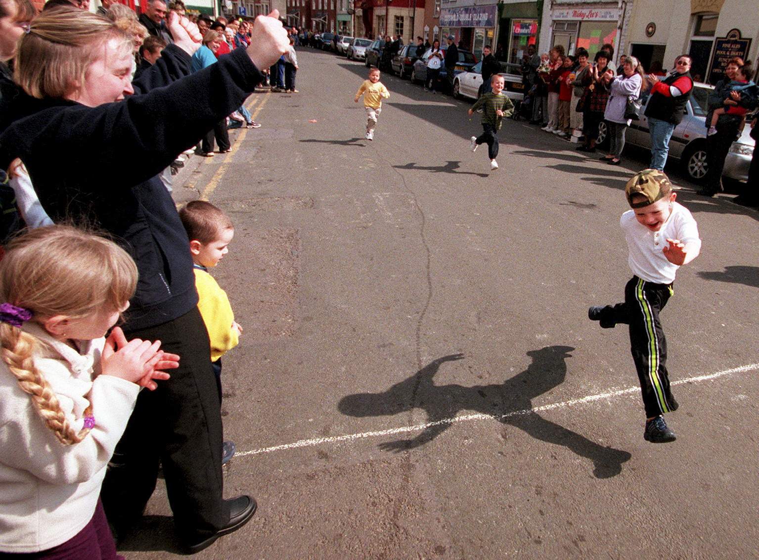 KIDS RACE
